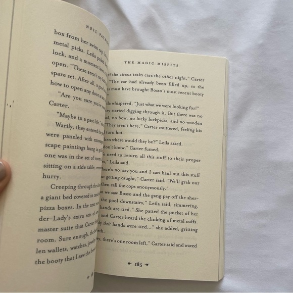 Set of 4 books for girls, from Classic to Fantastic, let your imagination soar! - Picture 10 of 13